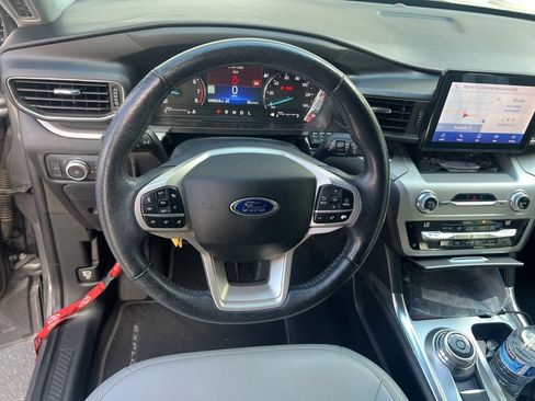 Used 2021 Ford Explorer XLT w/ Equipment Group 202A image 5
