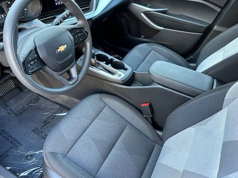 Used 2025 Chevrolet Trax LS image 10