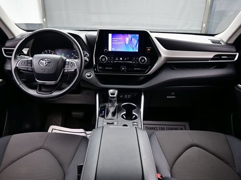 Used 2024 Toyota Highlander LE AWD/4WD image 18