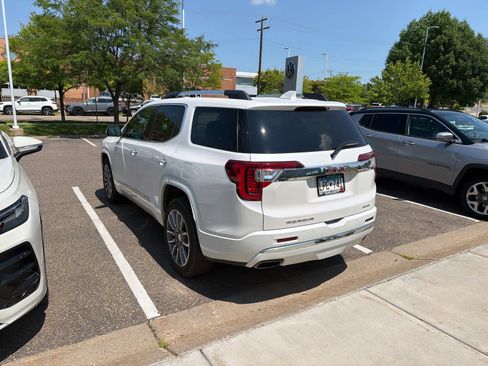 Used 2023 GMC Acadia Denali w/ Denali Ultimate Package AWD/4WD image 3