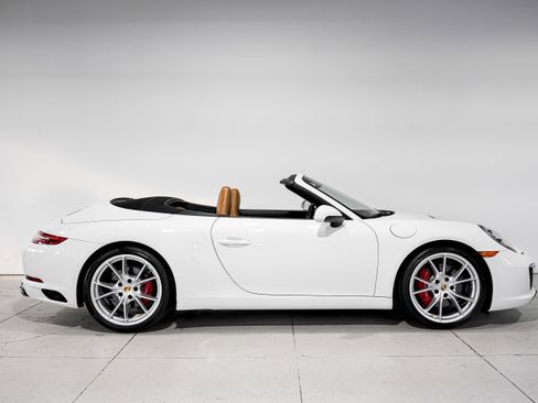 Used 2017 Porsche 911 Carrera S image 2
