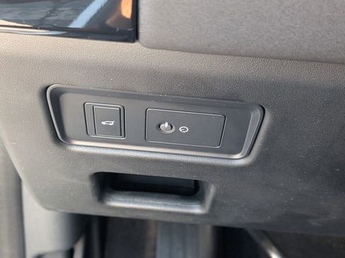 Used 2020 Land Rover Discovery Landmark image 35