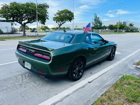 Used 2019 Dodge Challenger R/T RWD image 6