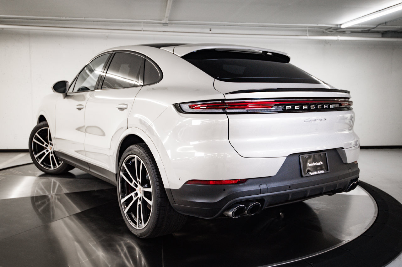 Certified 2026 Porsche Cayenne S AWD/4WD image 3