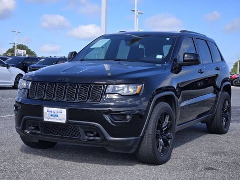Used 2021 Jeep Grand Cherokee Freedom Edition RWD image 3