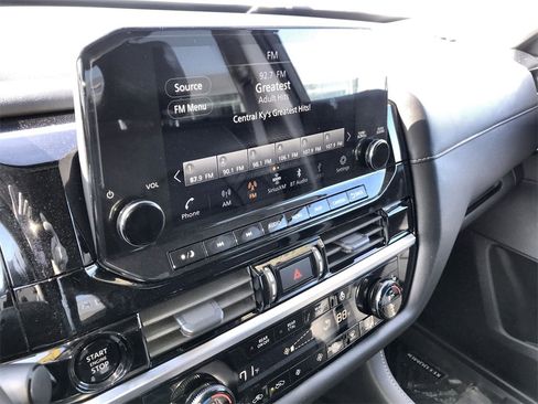 Used 2025 Nissan Pathfinder SL w/ SL Premium Package image 16