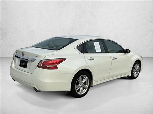 Used 2015 Nissan Altima 2.5 SL w/ Moonroof Package image 5