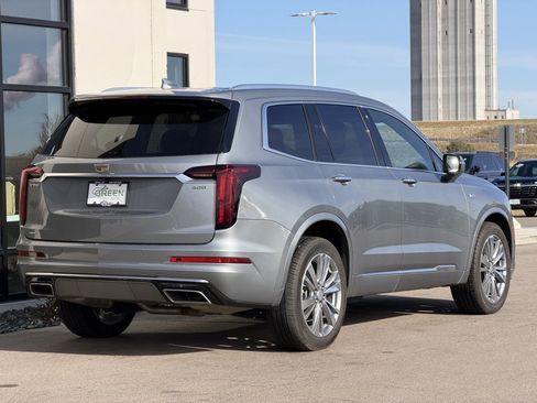 Used 2023 Cadillac XT6 Premium Luxury image 5