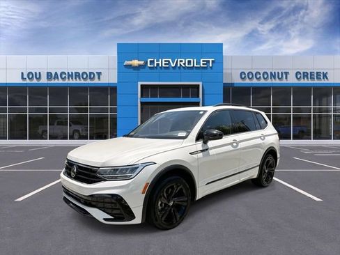 Used 2023 Volkswagen Tiguan SE R-Line FWD image 4