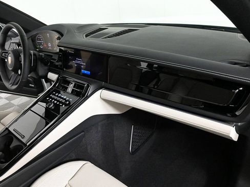 New 2025 Porsche Panamera RWD image 25