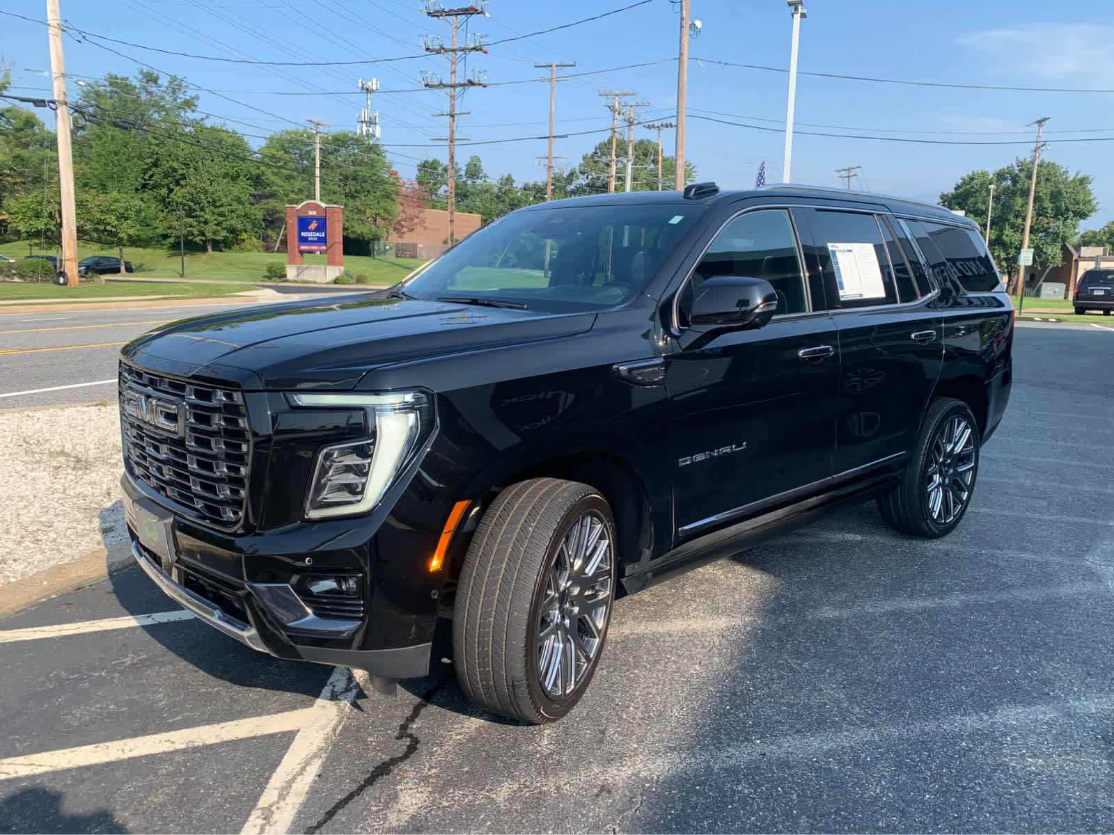 Used 2026 GMC Yukon Denali Ultimate w/ LPO, Floor Liner Package AWD/4WD image 3