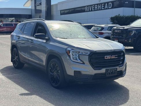 Used 2023 GMC Terrain SLE w/ Driver Convenience Package AWD/4WD image 2