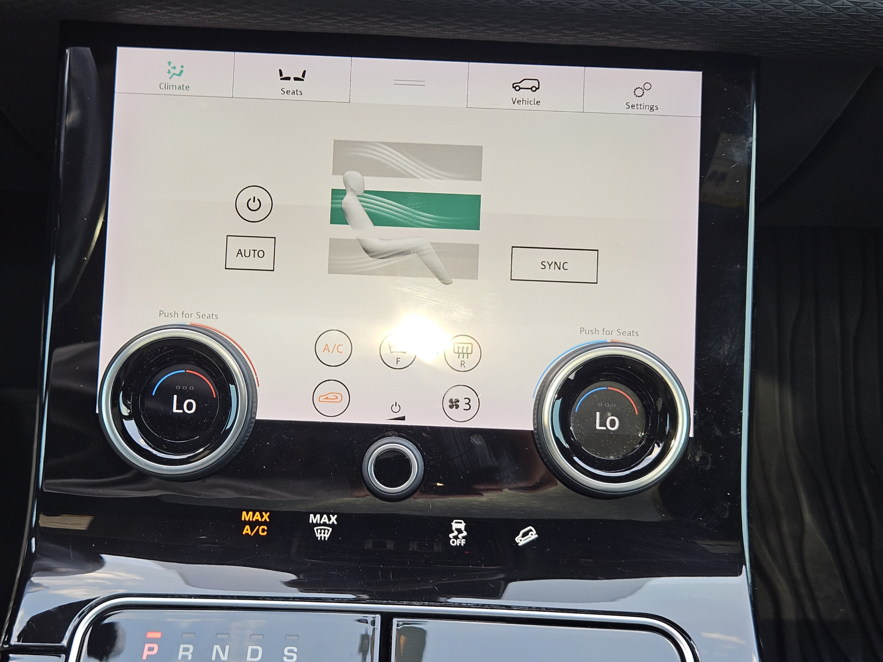 Used 2018 Land Rover Range Rover Velar R-Dynamic SE AWD/4WD image 11