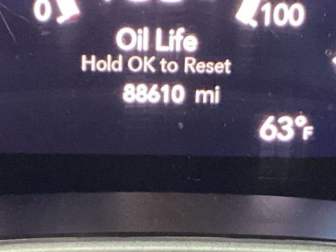 Used 2023 Chrysler Pacifica Touring-L image 5