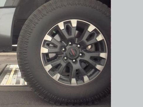 Used 2021 Nissan Titan PRO-4X w/ Pro-4x Convenience Package image 17