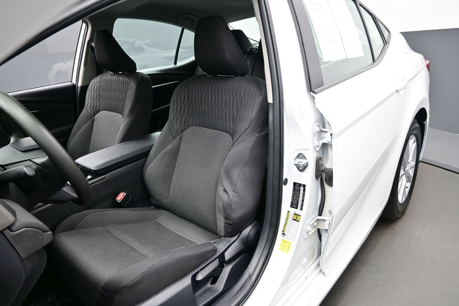 Used 2025 Toyota Camry LE FWD image 11