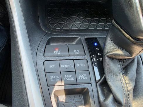 Used 2020 Toyota RAV4 XLE Premium AWD/4WD image 18