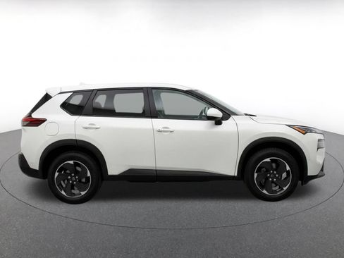 Used 2025 Nissan Rogue SV FWD image 11