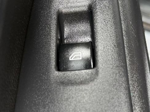 Used 2020 Mitsubishi Outlander ES FWD image 27