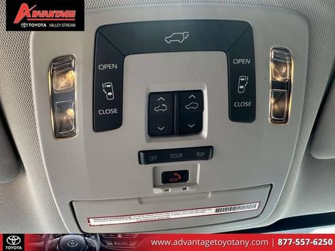 Used 2021 Toyota Sienna XLE AWD/4WD image 37