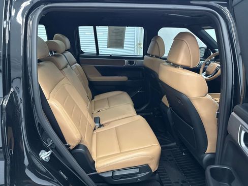 Used 2025 Hyundai Santa Fe Limited AWD/4WD image 17
