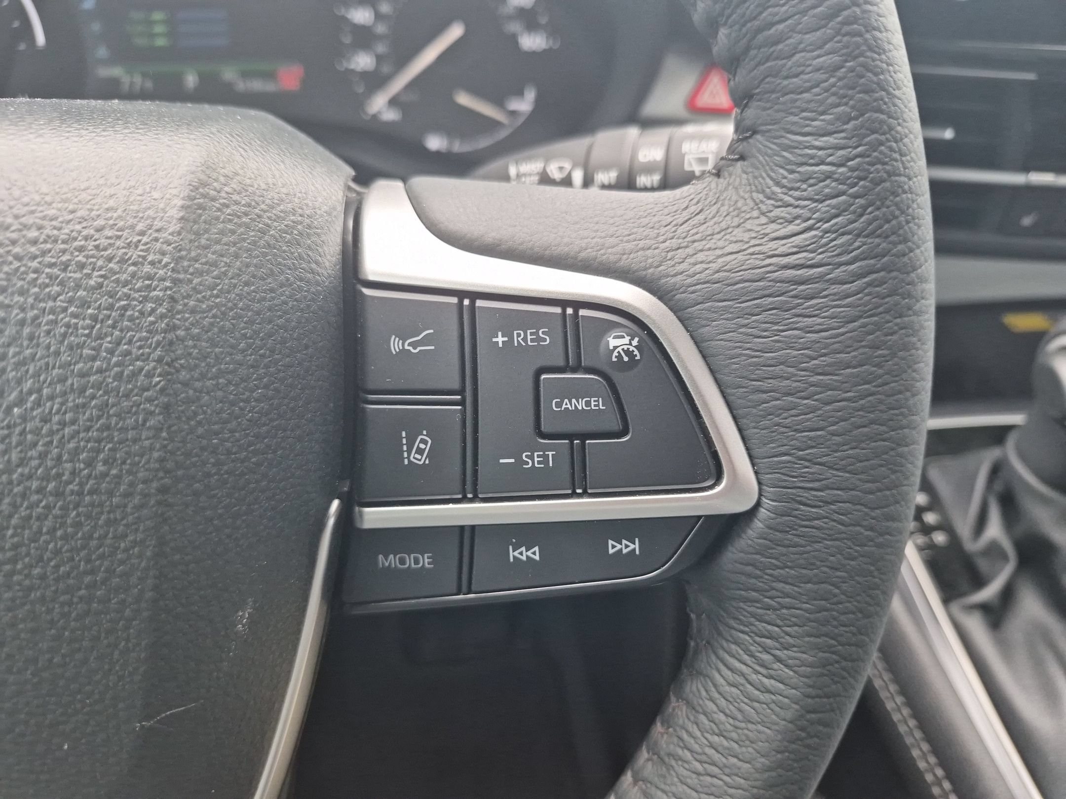 Used 2026 Toyota Sienna XLE FWD image 22