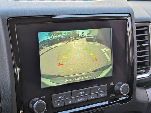 Used 2023 Nissan Frontier SV image 25