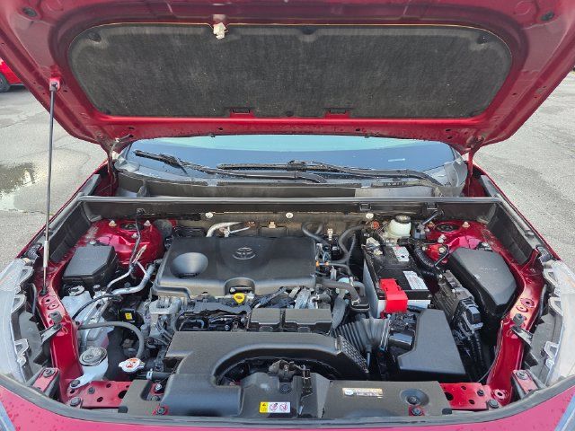 Used 2021 Toyota RAV4 LE AWD/4WD image 13