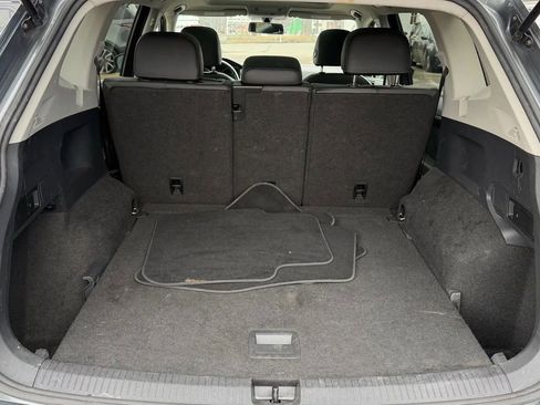 Used 2018 Volkswagen Tiguan SE w/ Panoramic Sunroof Package image 13