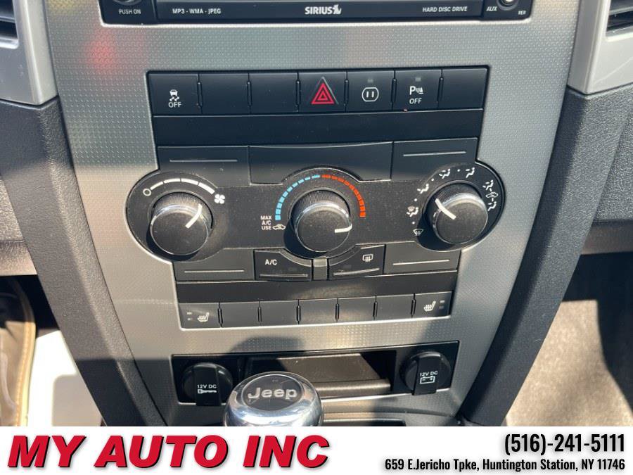 Used 2010 Jeep Grand Cherokee Laredo AWD/4WD image 18