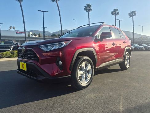 Used 2020 Toyota RAV4 XLE w/ Carpet Mat Package FWD image 2