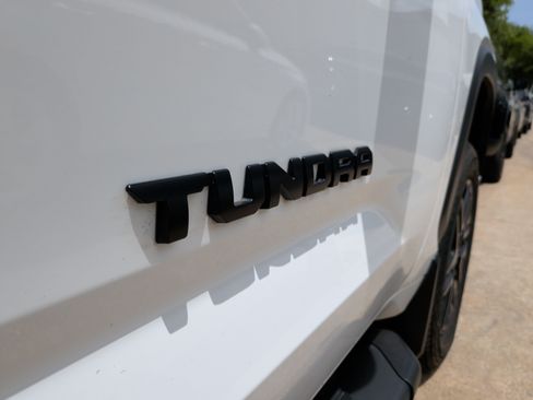 Used 2025 Toyota Tundra Limited AWD/4WD image 39
