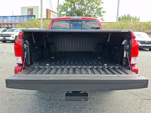 Used 2016 Toyota Tacoma SR w/ Towing Package AWD/4WD image 28