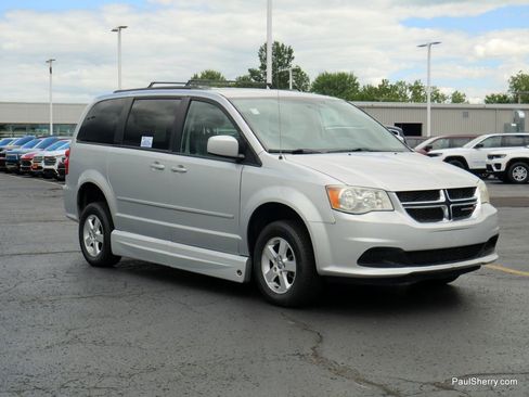 Used 2012 Dodge Grand Caravan SXT image 26