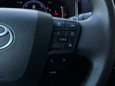 Used 2025 Toyota Camry LE image 33