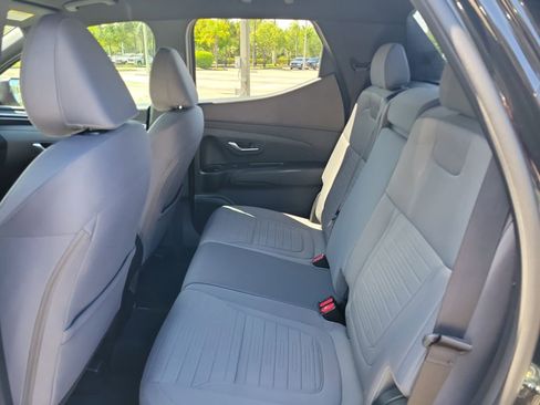Used 2023 Hyundai Santa Cruz SE AWD/4WD image 11