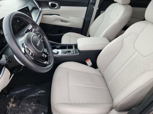 Certified 2025 Kia Sorento EX image 8