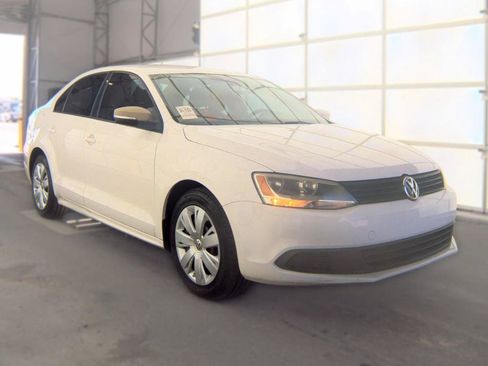 Used 2012 Volkswagen Jetta SE FWD image 3
