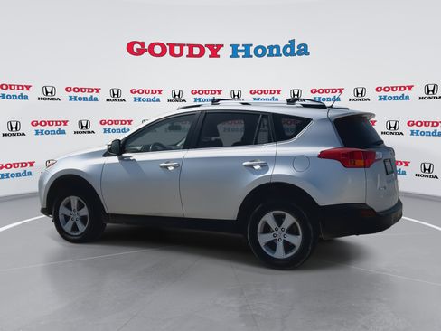 Used 2014 Toyota RAV4 XLE FWD image 6