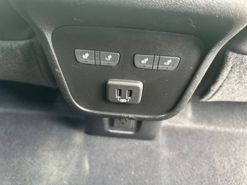 Used 2021 Chevrolet Equinox Premier image 22