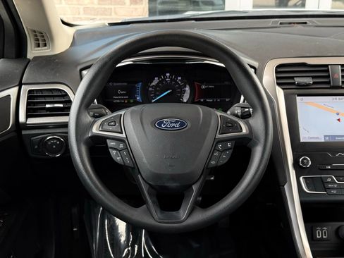 Used 2020 Ford Fusion SE image 24