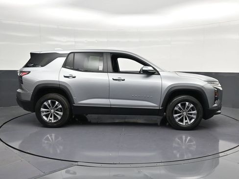 Used 2025 Chevrolet Equinox LT w/ Safety and Technology Package FWD image 4