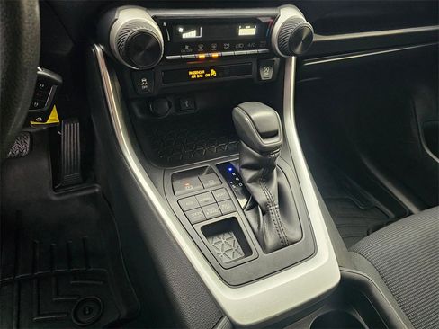 Used 2020 Toyota RAV4 LE image 30