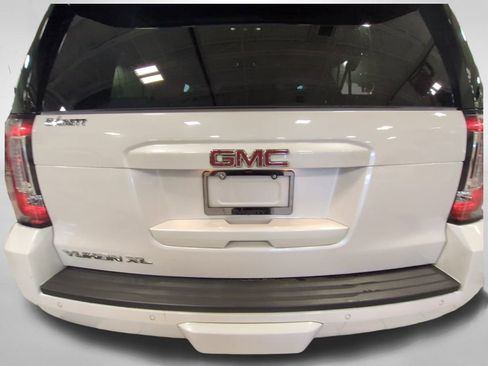 Used 2019 GMC Yukon XL SLT w/ Premium Edition image 32