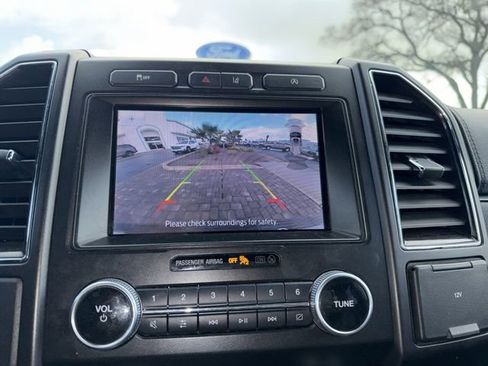 Used 2021 Ford Expedition Limited image 13