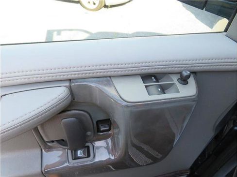 Used 2012 Chevrolet Express 1500 RWD image 12