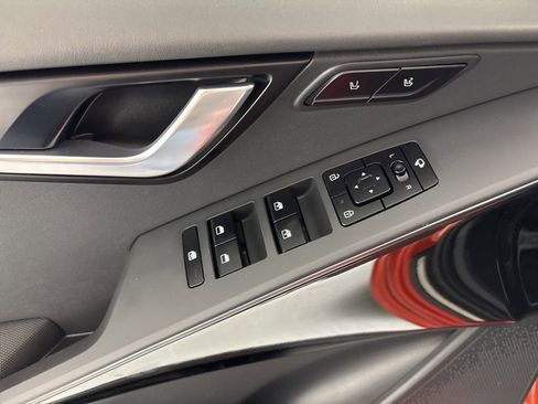 Used 2023 Kia Niro SX Touring image 21