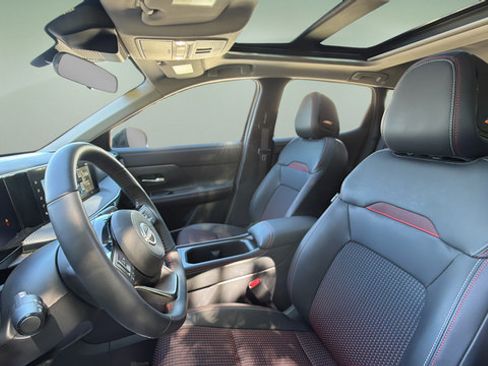Used 2025 Nissan Kicks SR w/ SR Premium Package AWD/4WD image 10