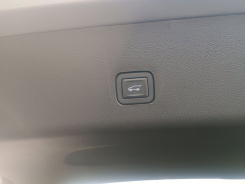 Used 2023 Chevrolet Traverse RS w/ LPO, Floor Liner Package image 13