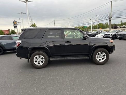 Used 2018 Toyota 4Runner SR5 AWD/4WD image 6